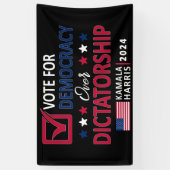 Democratie boven dictatuur - Vote Harris 2024 Spandoek (Verticaal)