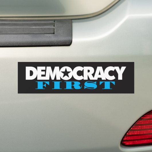 Democratie eerste Bumpersticker (Op auto)