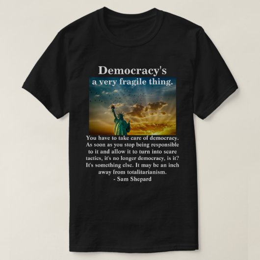 Democratie is een heel fragiel ding. t-shirt (Design voorkant)