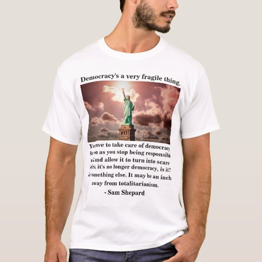 Democratie is een heel fragiel ding. t-shirt (Voorkant)