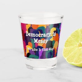 Democratie is rommelig  shot glas