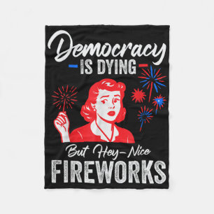 Democratie Sterft Maar Hey Leuk Vuurwerk 4 Juli Fleece Deken