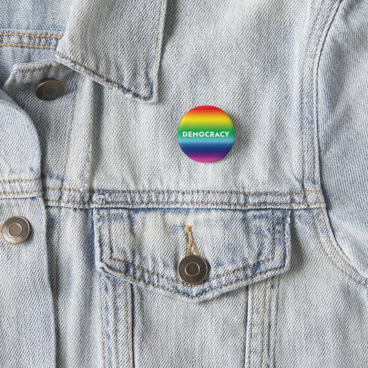 Democratie witte tekst regenboog gradiënt lgbt tro ronde button 3,2 cm (In situ)