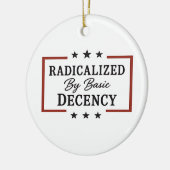 Democratische samenleving geradicaliseerd door bas keramisch ornament (Links)