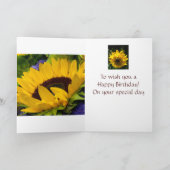 Demure Zonnebloem Verjaardag Kaart (Binnen)
