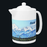 Denali (McKinley) Theepot<br><div class="desc">Een digitale rendering van Denali, ook bekend als Mt. McKinley, de hoogste berg van Noord-Amerika op 20.237 meter boven het niveau van het zee. Er verschijnt ook een tekst met de tekst "Alaska". Het woord "denali" komt voort uit een Koyukon Athabaskan-woord dat "The High One" noemt. Dit afbeelding is afkomstig...</div>