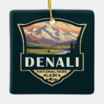 Denali National Park Illustration Travel  Keramisch Ornament<br><div class="desc">Denali-vectorkunstontwerp. Het park heeft het terrein van toendra,  sparrenbos en gletsjers,  het park is de plek waar wilde dieren leven,  waaronder grizzly beren,  wolven,  mozen,  caribou en Dall schapen.</div>