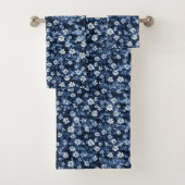 Denim Blauwe Bloemen Bad Handdoek (Insitu)