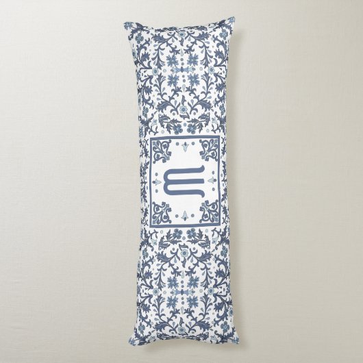Denim Blue  Monogram Lichaamskussen (Achterkant (Verticaal))