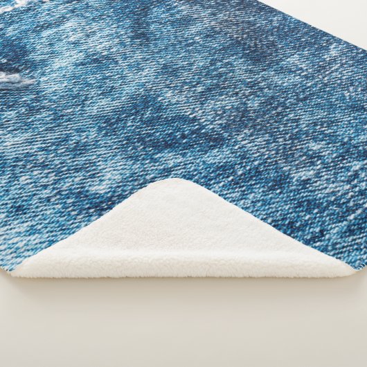 Denim texture.Blauwe jeans met threads en gaten vo Sherpa Deken (3/4)