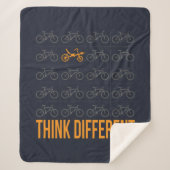 Denk aan een andere Quote Recumbent Bike Cyclist Sherpa Deken (Voorkant)