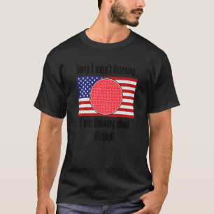 Denk aan het spelen van Kickball Kickball Player T-shirt