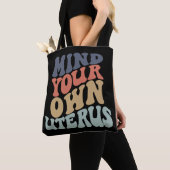 Denk aan je eigen Uterus feminist Tote Bag (Dichtbij)