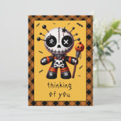 Denk aan je Voodoo Doll Halloween Party Kaart (Staand voorkant)