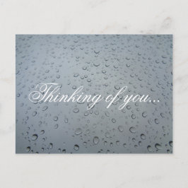 Denk aan je, water valt op het raam, regenachtige  briefkaart