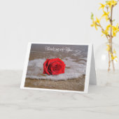 Denk Aan Jou Rode Roos Op Strand Wenskaart Kaart (Gele Bloem)