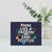 DENK ALS EEN PROTON EN BLIJF POSITIEF BRIEFKAART (Staand voorkant)
