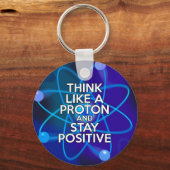 Denk als een proton en blijf positief leuk citaat sleutelhanger (Voorkant)
