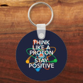 Denk als een proton en blijf positief sleutelhanger (Voorkant)