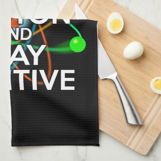 DENK ALS EEN PROTON EN BLIJF POSITIEF THEEDOEK (Quarter Fold)