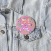 Denk als een Proton Positief Leuk Wetenschappelijk Ronde Button 7,6 Cm (In situ)