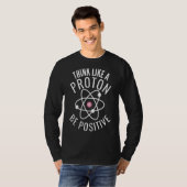 Denk als een proton positief te zijn. t-shirt (Voorkant volledig)