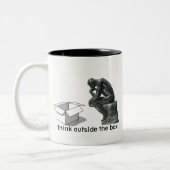 Denk buiten de doos - een MisterP-Mok Tweekleurige Koffiemok (Links)