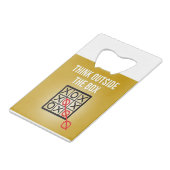 Denk buiten de Doos na Creditkaart Flessenopener (Voorkant Gekanteld)