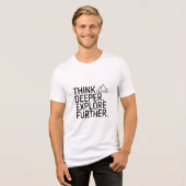 Denk dieper en verken verdere avontuurlijke typogr Tri-Blend shirt (Voorkant volledig)