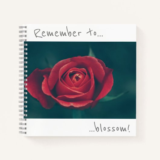 Denk eraan om de Rode Roos Bloem Notitieboek te la (Voorkant)