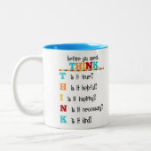 Denk na voor je spreekt tweekleurige koffiemok (Links)