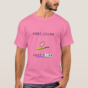 Denk niet alleen te drinken - Keuken Pickleball T-shirt