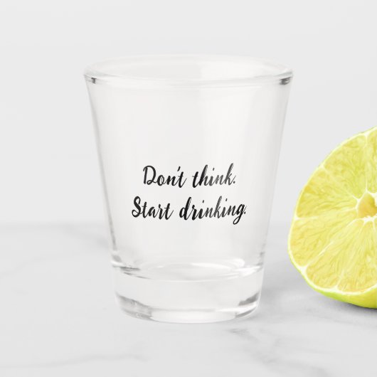 Denk niet na. Begin te drink. Shot Glas (Voorkant)