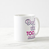 Denk Niet Te Veel - Roze Mindful Typografie Mok (Voorkant rechts)
