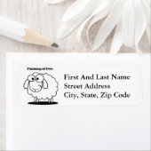 Denken aan Ewe Lamb Sheep Schattigee Cartoon Etiket (Insitu)