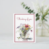 Denken aan u Waterverf madeliefjes in een glazen v Briefkaart (Staand voorkant)