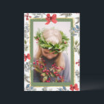 Dennen groen waterverf foto gouden lijst feestdagenkaart<br><div class="desc">Mooie waterverf dennen en gemengde groene takken voor het kerstseizoen. Voeg uw favoriete foto toe aan de voorkant en maak uw eigen kerstboodschap op de achterkant met uw naam aan het einde toegevoegd.  Gewoon een leuke presentatie voor uw familie en vrienden.</div>