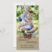 Dennenappels en jute Kerstgroet in landelijke stij Feestdagenkaart (Voorkant)