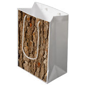 Dennenboomstamstructuur Medium Cadeauzakje (Voorkant Gekanteld)