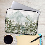Dennenbos en bergen laptop sleeve<br><div class="desc">Bescherm uw laptop in stijl met onze Pine Forest en Mountains Waterverf Laptop Sleeve. Dit ontwerp combineert de schoonheid van natuur met de bruikbaarheid van een beschermend sleeve. Of je nu een liefhebber bent van natuur of gewoon een adembenemend kunstwerk waardeert, deze laptophoes is een perfecte combinatie van functionaliteit en...</div>