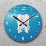 Dentist 3D Tandtandheelkundig kantoor Water Blue Ronde Klok<br><div class="desc">Dentist 3D Tooth Dental Office Water Blue Clocks.</div>