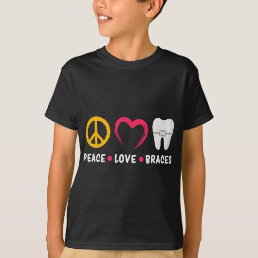 Dentist Funny Orthodontist Peace Love Braces T-shirt (Voorkant)
