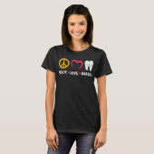 Dentist Funny Orthodontist Peace Love Braces T-shirt (Voorkant volledig)