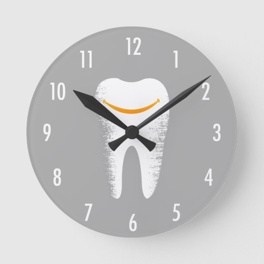 Dentist Smiling Tooth Modern Silver Dental Office Ronde Klok (Voorkant)