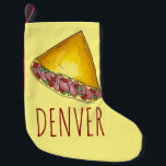 Denver Colorado Breakfast Omelet Omelet Kleine Kerstsok<br><div class="desc">De kerstvoorraad kenmerkt een originele tellersillustratie van een Denver omelet, die op een gele achtergrond met DENVER in een leuke doopvont wordt gedrukt. Pas je gewoon aan met de naam van je favoriete kampeermachine of enthousiaste buitenshuis! Dit ontwerp is ook beschikbaar op andere producten. Zie je niet wat je zoekt?...</div>