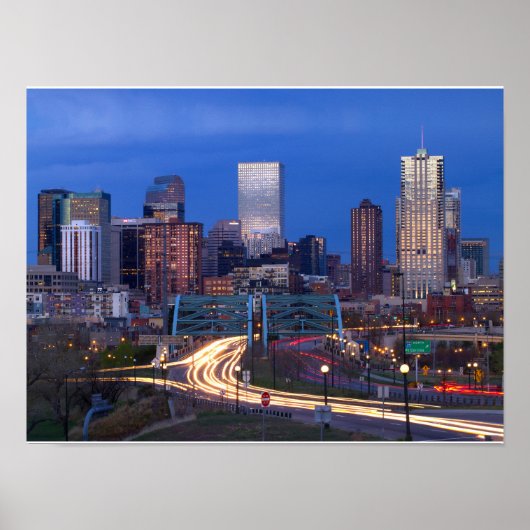 Denver Skyline bij nacht Poster (Voorkant)