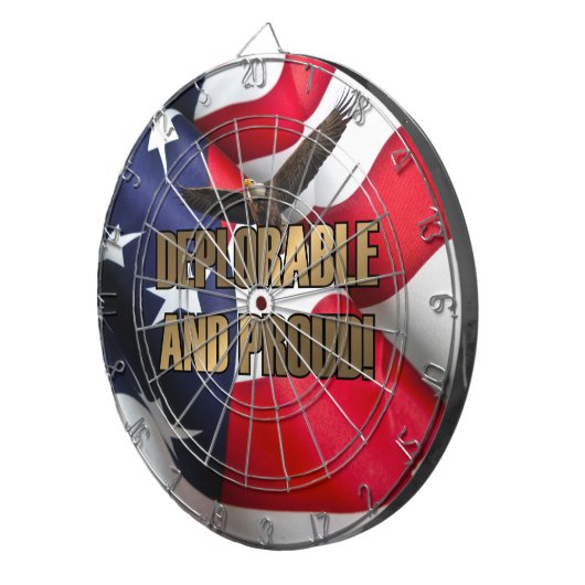 DEPLORABLE AND PROUT DARTBORD (Voorkant Rechts)