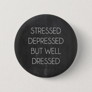 depressief, maar goed gekleed ronde button 5,7 cm
