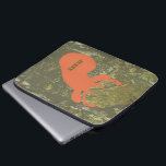 Der Head & Camouflage Electronics Bag Laptop Sleeve<br><div class="desc">Een elektronicazak met een afbeelding van een oranje hertenkop over een achtergrond van camouflage.  Personaliseer met jouw naam.</div>