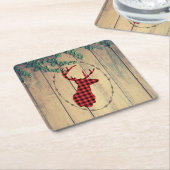 Der Head met Antlers op houten planken met bladere Kartonnen Onderzetters (Schuin)